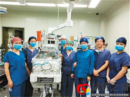 全国首例试管婴儿亲体肝移植宝宝康复出院(图3) 全国首例试管婴儿亲体肝移植宝宝康复出院(图3)