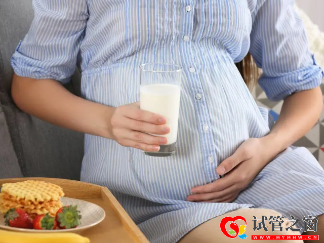 一胎9岁是否要二胎,过来人真实经验告诉你如何思量(图4) 高龄产妇面临的生育风险大