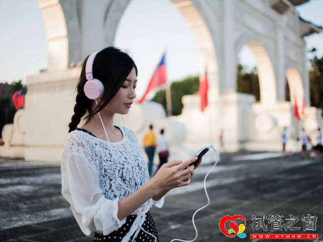 十个方法让你走出抑郁不吃药,走出抑郁的最佳方法(图5) 抑郁患者可与多听舒缓的音乐