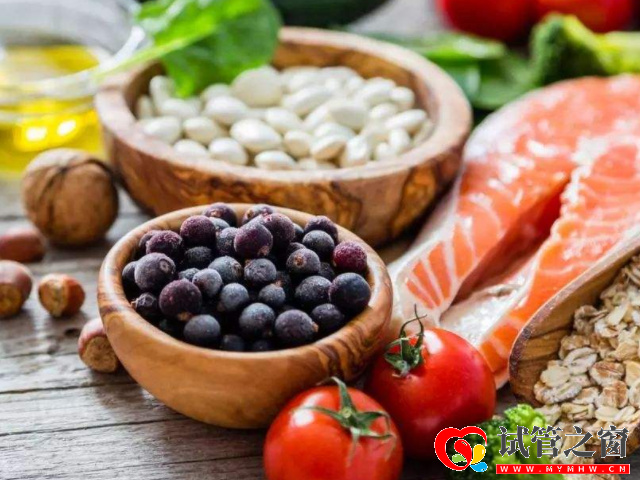 最快怀孕小窍门分享,10招让你提高受孕“命中率”!(图2) 备孕期饮食要均衡