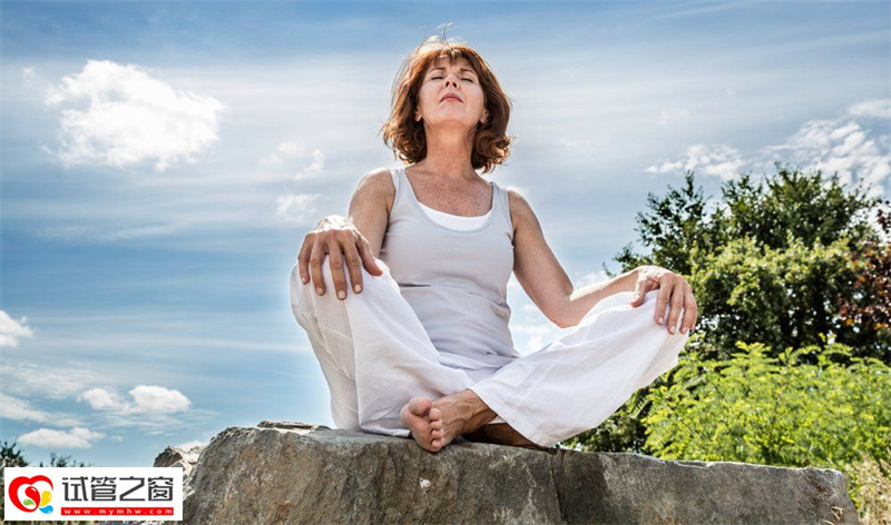 日光排毒:恢复和振兴身体的自然方式(图1) 注意暂停,云朵,天空,肩膀,植物,自然界的人们,服饰,闪光摄影,快乐,手势