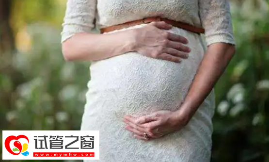 八个征兆预示生女孩,腹部肚型变圆润就是其中之一(图2) 肚脐外凸生女儿