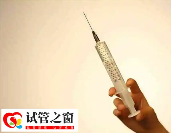 试管打夜针后能不能洗澡(图1) 夜针后洗澡过高的温度可能会刺激卵巢