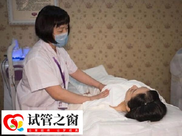 错误的催乳方法有哪些(图1) 按摩不当极有可能导致乳腺泡压扁受伤及乳腺管破裂